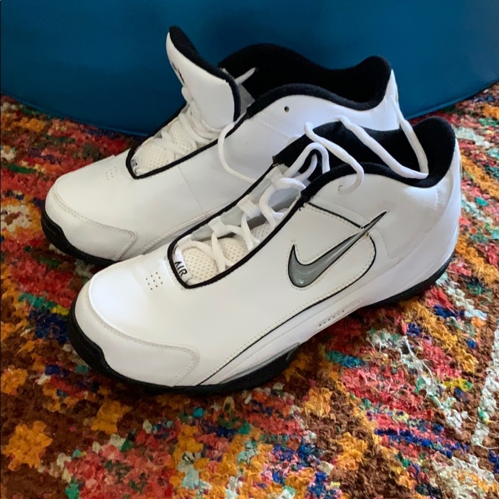 Mens Nike Air white shoes sz 9 NWOT no box